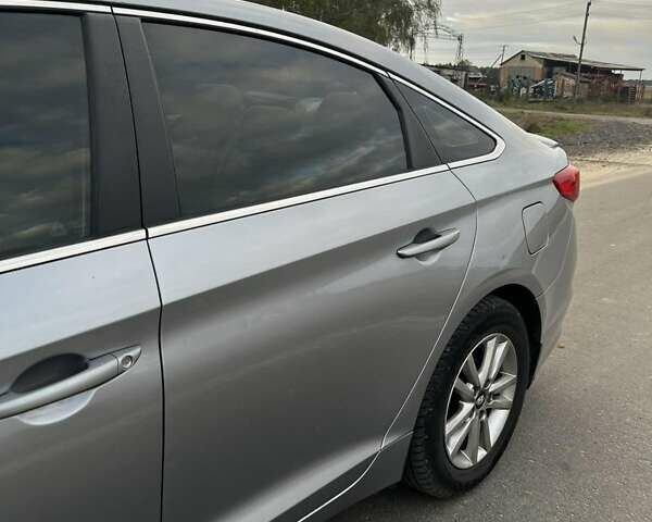 Сірий Хендай Соната, об'ємом двигуна 2.4 л та пробігом 184 тис. км за 10700 $, фото 43 на Automoto.ua