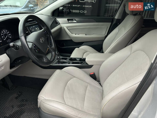 Серый Хендай Соната, объемом двигателя 2.36 л и пробегом 110 тыс. км за 9999 $, фото 18 на Automoto.ua