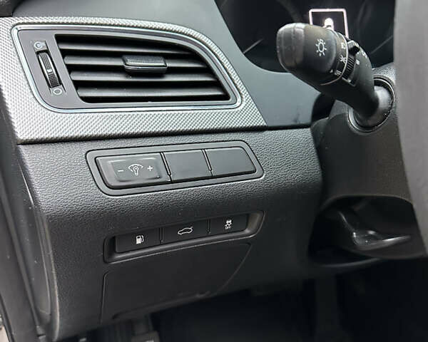 Серый Хендай Соната, объемом двигателя 2 л и пробегом 264 тыс. км за 7999 $, фото 13 на Automoto.ua