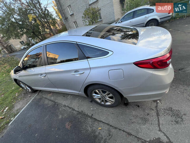 Хендай Соната 2015 в Киеве на Automoto.ua Серый Хендай Соната, объемом двигателя 2 л и пробегом 498 тыс. км за 8600 $, фото 4 на Automoto.ua