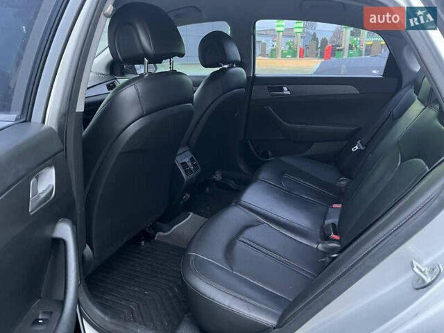 Серый Хендай Соната, объемом двигателя 2 л и пробегом 266 тыс. км за 8150 $, фото 13 на Automoto.ua