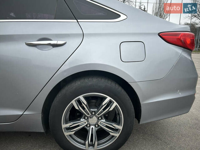 Сірий Хендай Соната, об'ємом двигуна 2 л та пробігом 174 тис. км за 11700 $, фото 24 на Automoto.ua