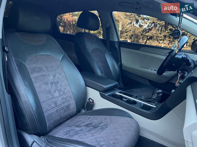 Серый Хендай Соната, объемом двигателя 2.36 л и пробегом 178 тыс. км за 11599 $, фото 14 на Automoto.ua