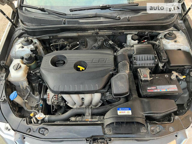Сірий Хендай Соната, об'ємом двигуна 2 л та пробігом 266 тис. км за 8600 $, фото 18 на Automoto.ua