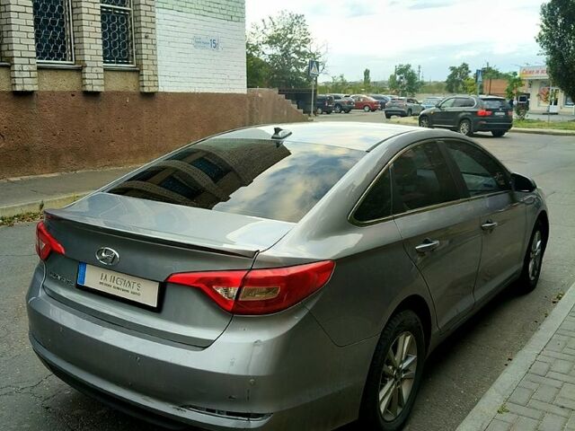 Сірий Хендай Соната, об'ємом двигуна 2.4 л та пробігом 165 тис. км за 8500 $, фото 1 на Automoto.ua
