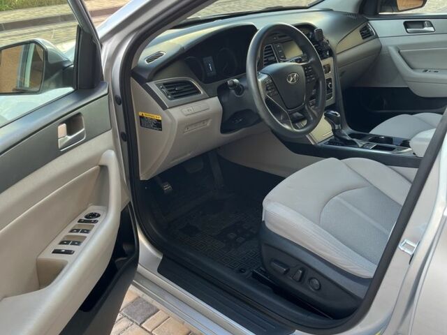 Сірий Хендай Соната, об'ємом двигуна 2.4 л та пробігом 130 тис. км за 10200 $, фото 5 на Automoto.ua