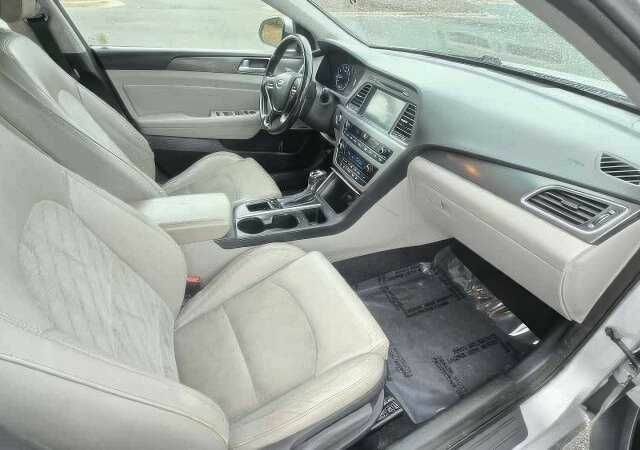 Сірий Хендай Соната, об'ємом двигуна 2.4 л та пробігом 123 тис. км за 6100 $, фото 12 на Automoto.ua