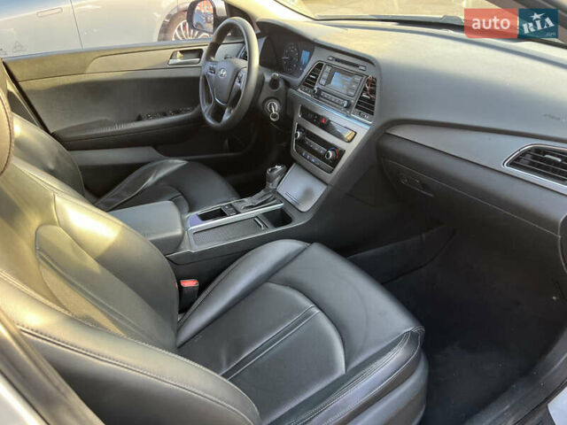 Серый Хендай Соната, объемом двигателя 2 л и пробегом 266 тыс. км за 9750 $, фото 7 на Automoto.ua