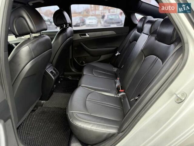 Сірий Хендай Соната, об'ємом двигуна 2 л та пробігом 275 тис. км за 8400 $, фото 26 на Automoto.ua