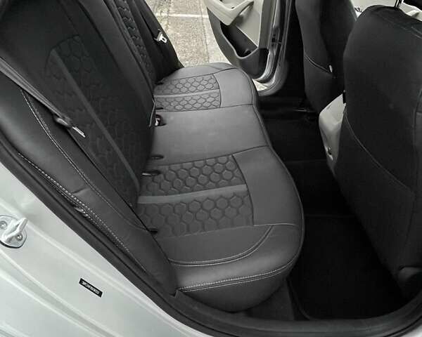 Сірий Хендай Соната, об'ємом двигуна 2.36 л та пробігом 148 тис. км за 8900 $, фото 17 на Automoto.ua