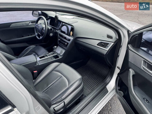 Сірий Хендай Соната, об'ємом двигуна 2 л та пробігом 169 тис. км за 11300 $, фото 12 на Automoto.ua