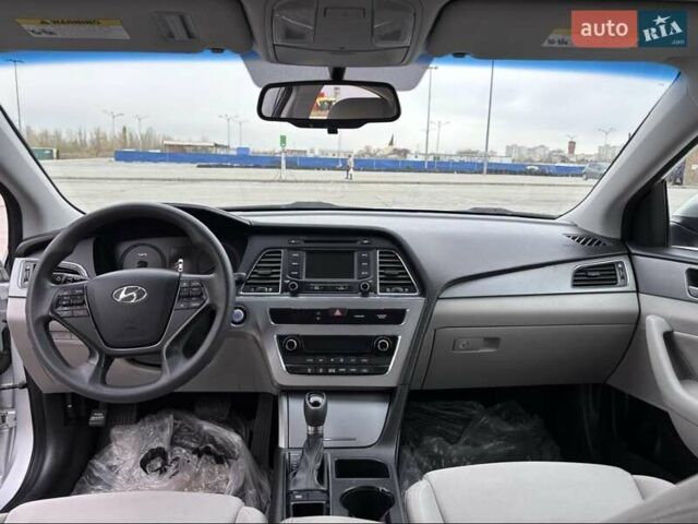 Серый Хендай Соната, объемом двигателя 2 л и пробегом 114 тыс. км за 13900 $, фото 10 на Automoto.ua