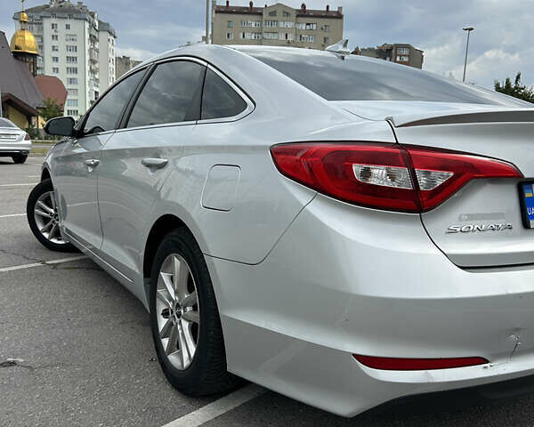 Сірий Хендай Соната, об'ємом двигуна 2.36 л та пробігом 170 тис. км за 9999 $, фото 11 на Automoto.ua