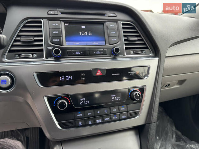 Хендай Соната 2015 в Харькове на Automoto.ua Серый Хендай Соната, объемом двигателя 2 л и пробегом 114 тыс. км за 14200 $, фото 31 на Automoto.ua