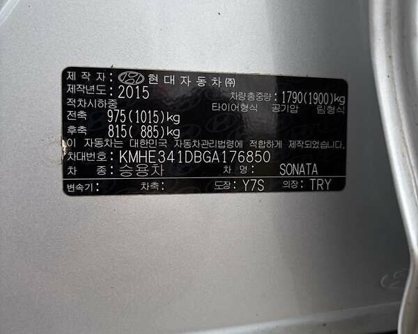 Серый Хендай Соната, объемом двигателя 2 л и пробегом 385 тыс. км за 9000 $, фото 5 на Automoto.ua