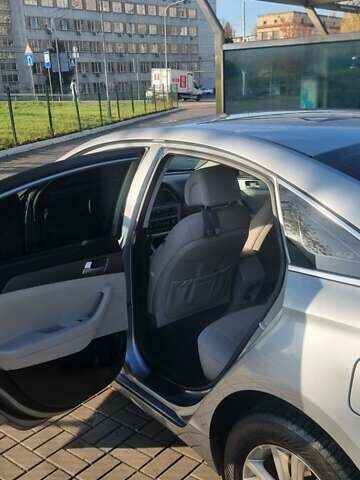 Хендай Соната 2015 в Киеве на Automoto.ua Серый Хендай Соната, объемом двигателя 2.36 л и пробегом 125 тыс. км за 10700 $, фото 3 на Automoto.ua