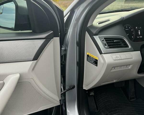 Сірий Хендай Соната, об'ємом двигуна 2.4 л та пробігом 184 тис. км за 10700 $, фото 11 на Automoto.ua