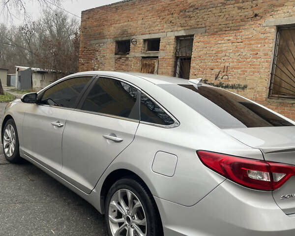 Серый Хендай Соната, объемом двигателя 2.36 л и пробегом 163 тыс. км за 9500 $, фото 3 на Automoto.ua