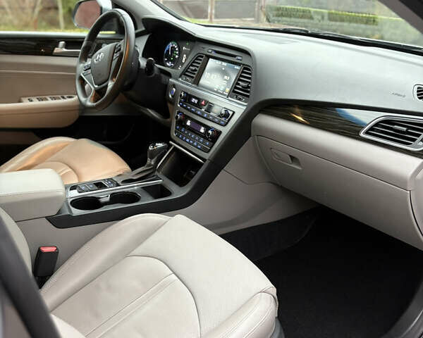 Сірий Хендай Соната, об'ємом двигуна 2 л та пробігом 200 тис. км за 13900 $, фото 9 на Automoto.ua