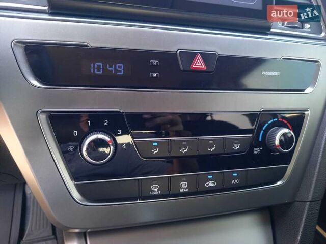 Сірий Хендай Соната, об'ємом двигуна 2 л та пробігом 231 тис. км за 8900 $, фото 28 на Automoto.ua