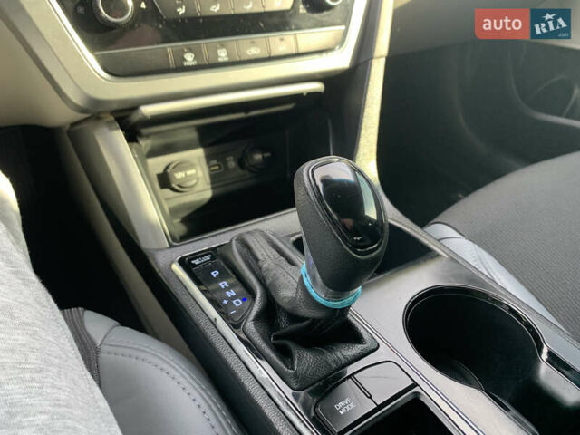 Серый Хендай Соната, объемом двигателя 2.36 л и пробегом 40 тыс. км за 11800 $, фото 25 на Automoto.ua