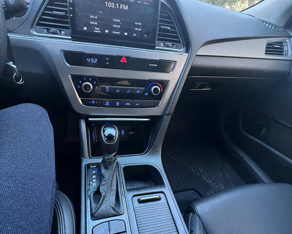 Хендай Соната 2015 в Киеве на Automoto.ua Серый Хендай Соната, объемом двигателя 2 л и пробегом 498 тыс. км за 8600 $, фото 12 на Automoto.ua