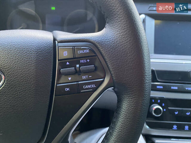 Серый Хендай Соната, объемом двигателя 2.36 л и пробегом 40 тыс. км за 10700 $, фото 22 на Automoto.ua