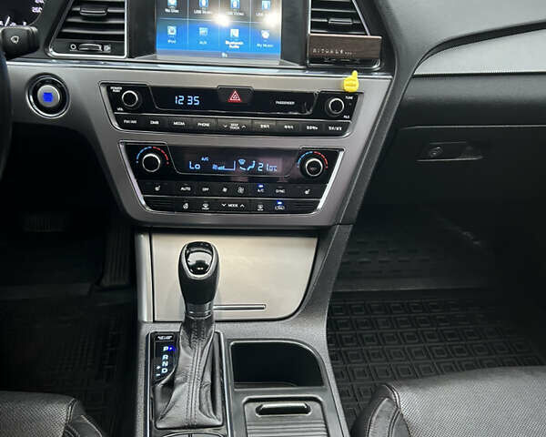 Сірий Хендай Соната, об'ємом двигуна 2 л та пробігом 174 тис. км за 11700 $, фото 14 на Automoto.ua