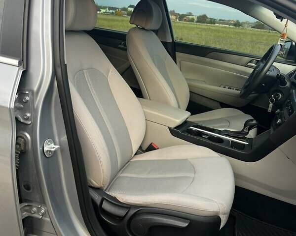 Сірий Хендай Соната, об'ємом двигуна 2.4 л та пробігом 184 тис. км за 10700 $, фото 5 на Automoto.ua