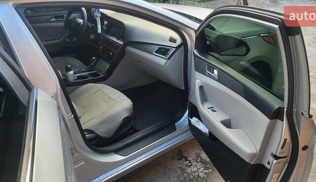 Серый Хендай Соната, объемом двигателя 2.36 л и пробегом 106 тыс. км за 11000 $, фото 8 на Automoto.ua