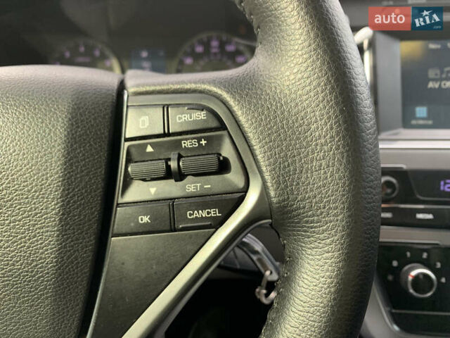 Серый Хендай Соната, объемом двигателя 2.36 л и пробегом 40 тыс. км за 11800 $, фото 28 на Automoto.ua