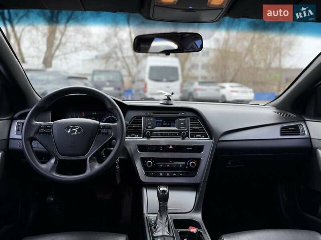 Сірий Хендай Соната, об'ємом двигуна 2 л та пробігом 275 тис. км за 8400 $, фото 20 на Automoto.ua