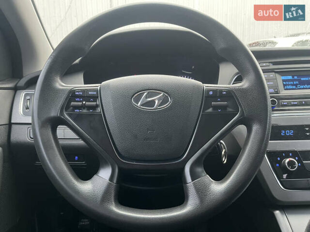 Серый Хендай Соната, объемом двигателя 2 л и пробегом 266 тыс. км за 8750 $, фото 14 на Automoto.ua