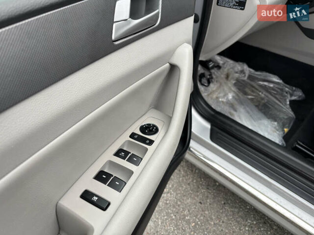 Хендай Соната 2015 в Харькове на Automoto.ua Серый Хендай Соната, объемом двигателя 2 л и пробегом 114 тыс. км за 14200 $, фото 11 на Automoto.ua