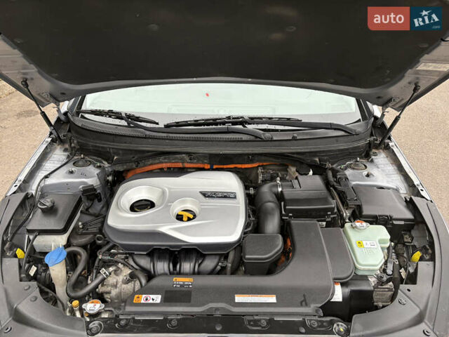 Сірий Хендай Соната, об'ємом двигуна 2 л та пробігом 200 тис. км за 13900 $, фото 20 на Automoto.ua