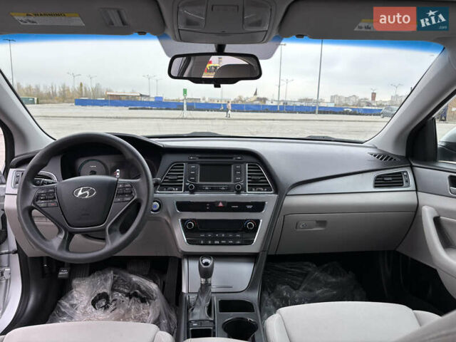 Хендай Соната 2015 в Харькове на Automoto.ua Серый Хендай Соната, объемом двигателя 2 л и пробегом 114 тыс. км за 14200 $, фото 20 на Automoto.ua