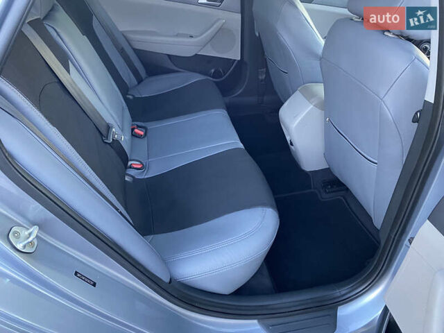 Серый Хендай Соната, объемом двигателя 2.36 л и пробегом 40 тыс. км за 10700 $, фото 33 на Automoto.ua