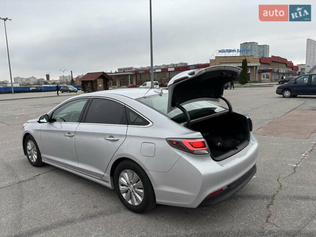 Хендай Соната 2015 в Харькове на Automoto.ua Серый Хендай Соната, объемом двигателя 2 л и пробегом 114 тыс. км за 14200 $, фото 28 на Automoto.ua
