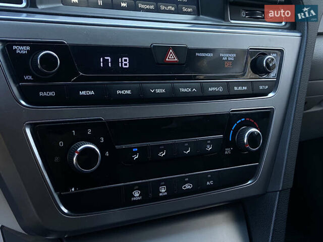 Серый Хендай Соната, объемом двигателя 2.36 л и пробегом 178 тыс. км за 11599 $, фото 12 на Automoto.ua