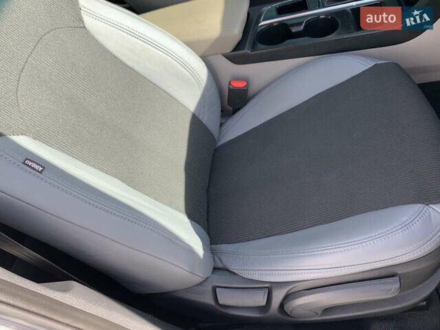 Серый Хендай Соната, объемом двигателя 2.36 л и пробегом 40 тыс. км за 11800 $, фото 20 на Automoto.ua