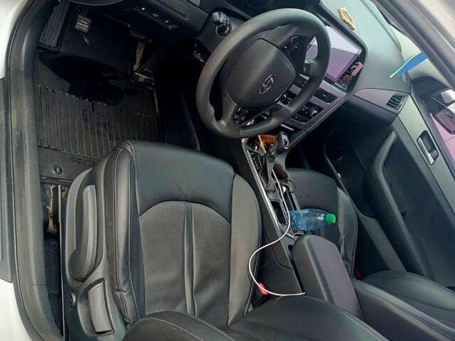 Хендай Соната 2015 у Києві на Automoto.ua Сірий Хендай Соната, об'ємом двигуна 2 л та пробігом 267 тис. км за 8500 $, фото 4 на Automoto.ua