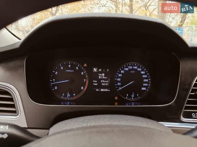 Серый Хендай Соната, объемом двигателя 2 л и пробегом 294 тыс. км за 9300 $, фото 11 на Automoto.ua