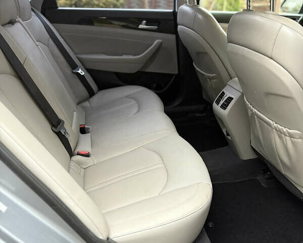 Сірий Хендай Соната, об'ємом двигуна 2 л та пробігом 200 тис. км за 13900 $, фото 11 на Automoto.ua