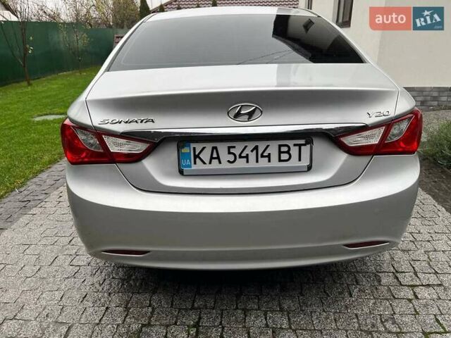 Серый Хендай Соната, объемом двигателя 2 л и пробегом 240 тыс. км за 8100 $, фото 3 на Automoto.ua