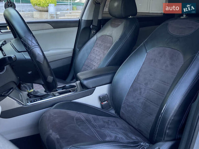 Серый Хендай Соната, объемом двигателя 2.36 л и пробегом 178 тыс. км за 11599 $, фото 9 на Automoto.ua