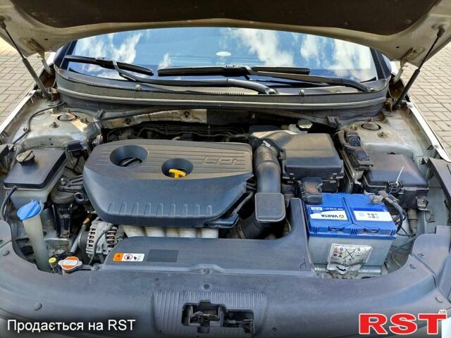 Сірий Хендай Соната, об'ємом двигуна 2 л та пробігом 400 тис. км за 10000 $, фото 4 на Automoto.ua