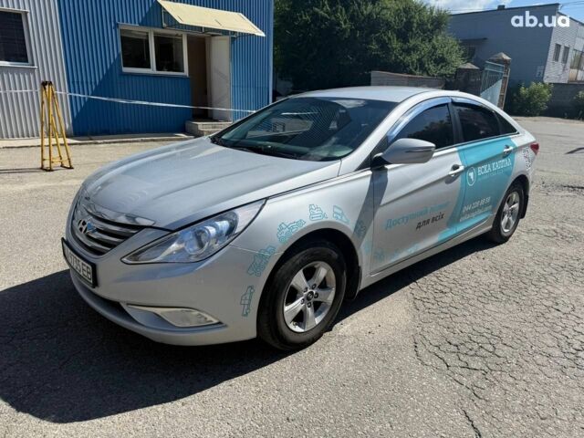 Хендай Соната 2015 у Києві на Automoto.ua Сірий Хендай Соната, об'ємом двигуна 2 л та пробігом 321 тис. км за 7000 $, фото 1 на Automoto.ua