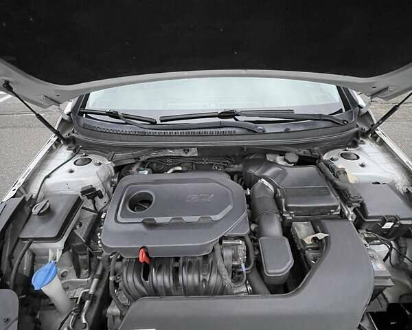 Сірий Хендай Соната, об'ємом двигуна 2.36 л та пробігом 148 тис. км за 8900 $, фото 27 на Automoto.ua