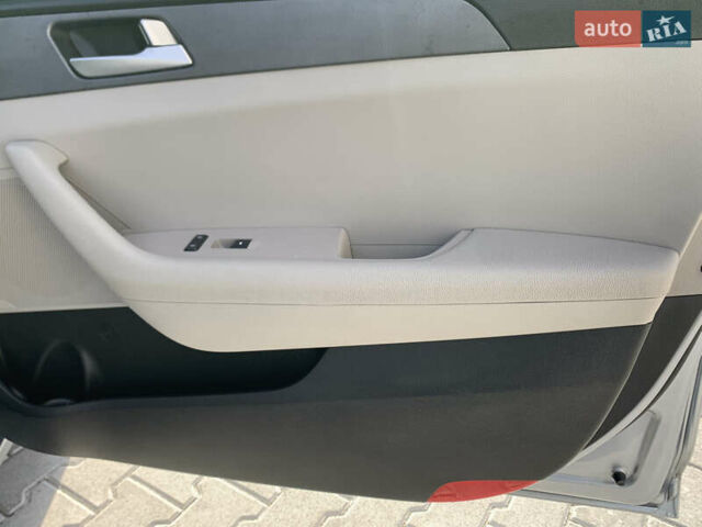 Серый Хендай Соната, объемом двигателя 2.36 л и пробегом 40 тыс. км за 11800 $, фото 23 на Automoto.ua