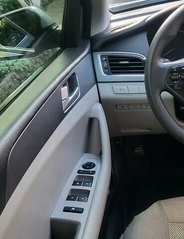 Серый Хендай Соната, объемом двигателя 2.36 л и пробегом 106 тыс. км за 11000 $, фото 10 на Automoto.ua